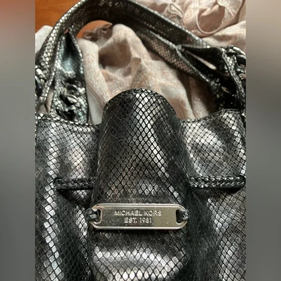 SALE! Michael Kors Shoulder Bag - Picture 6 of 7